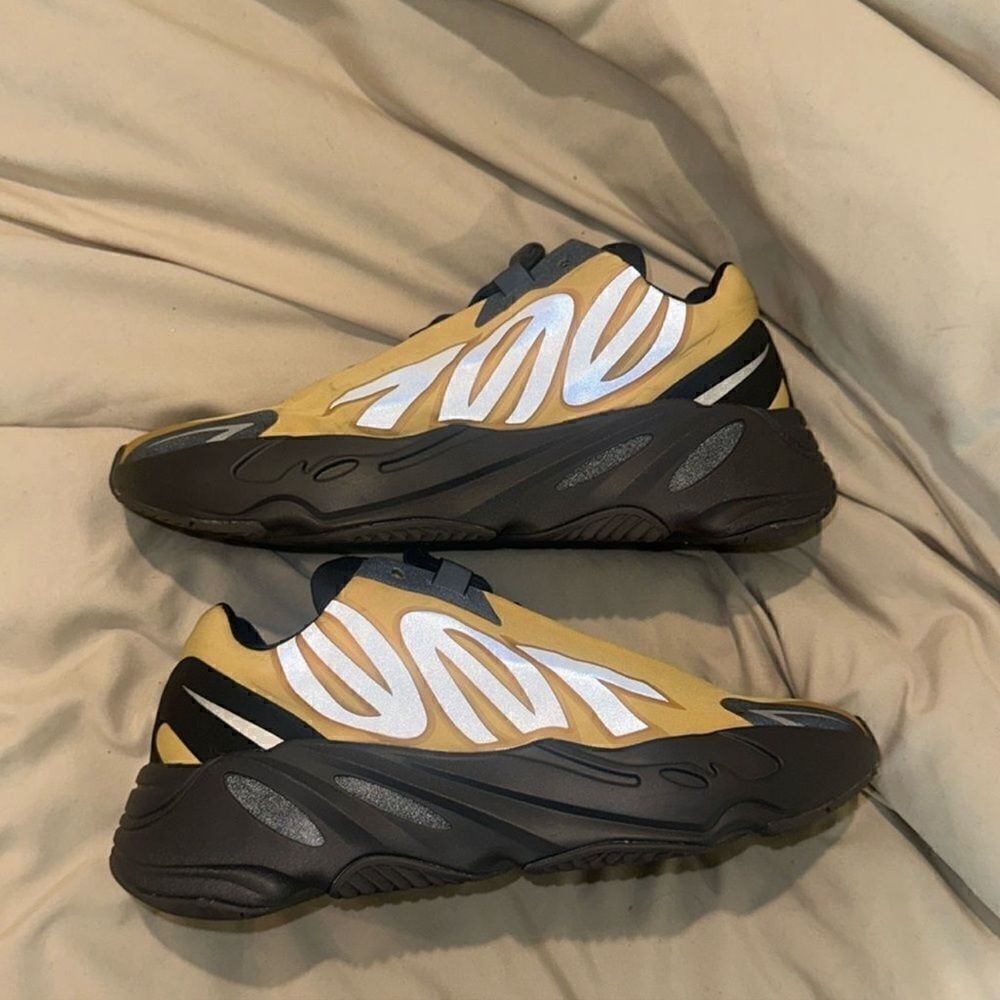 US SIZE 6 Yeezys mustard 700 series